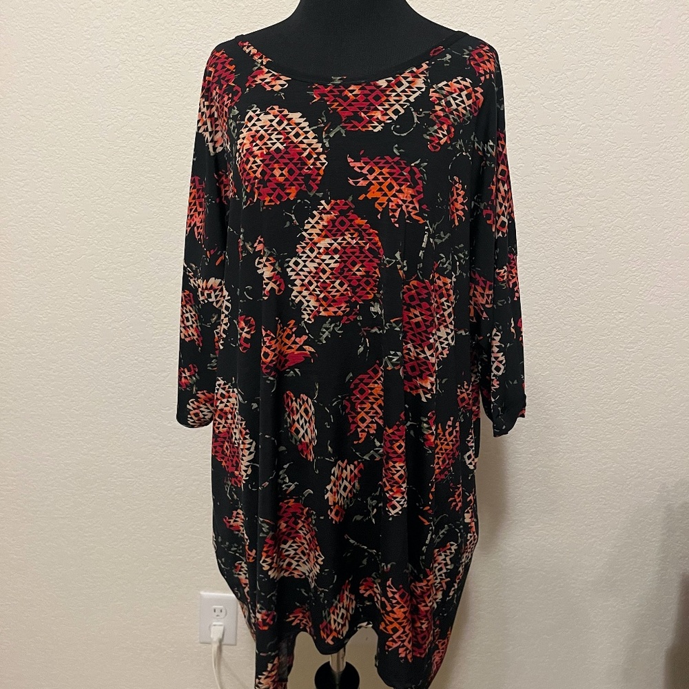 LuLaRoe Geometric Floral T-Shirt 2XL